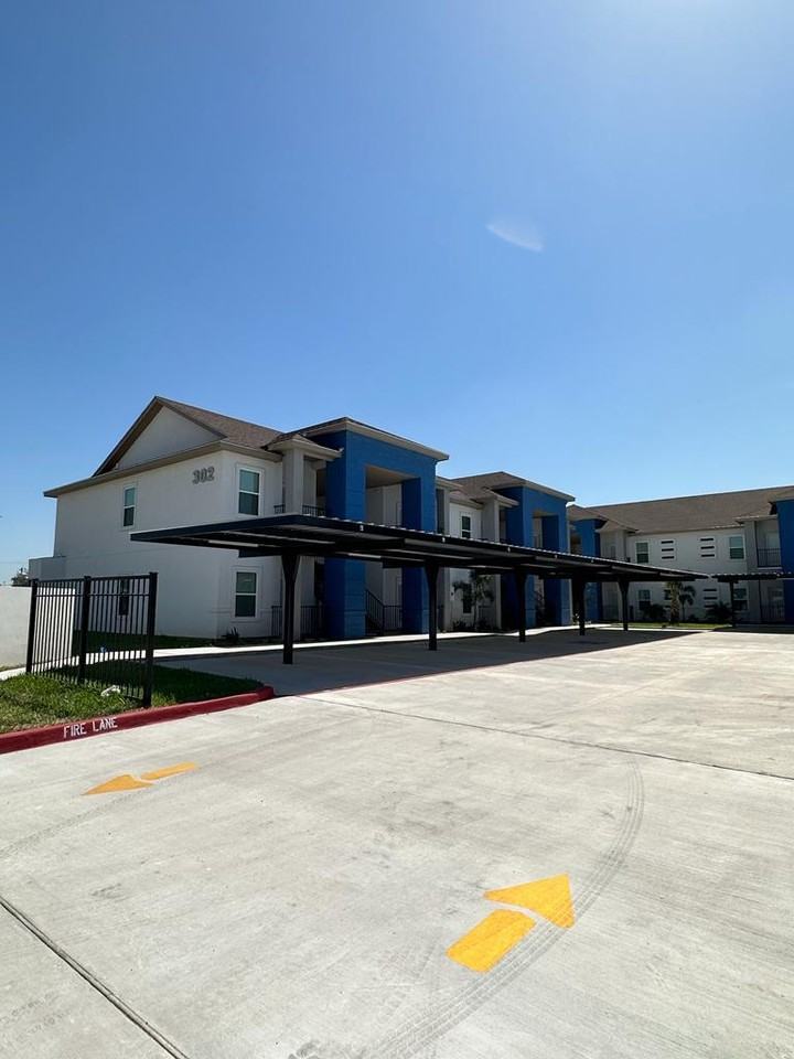 302 Sylvia Handy Drive - Photo 4 of 18