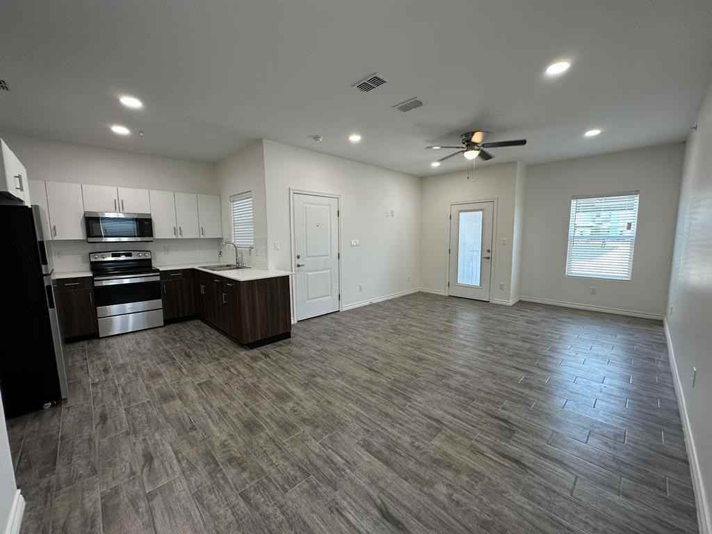 302 Sylvia Handy Drive - Photo 5 of 6