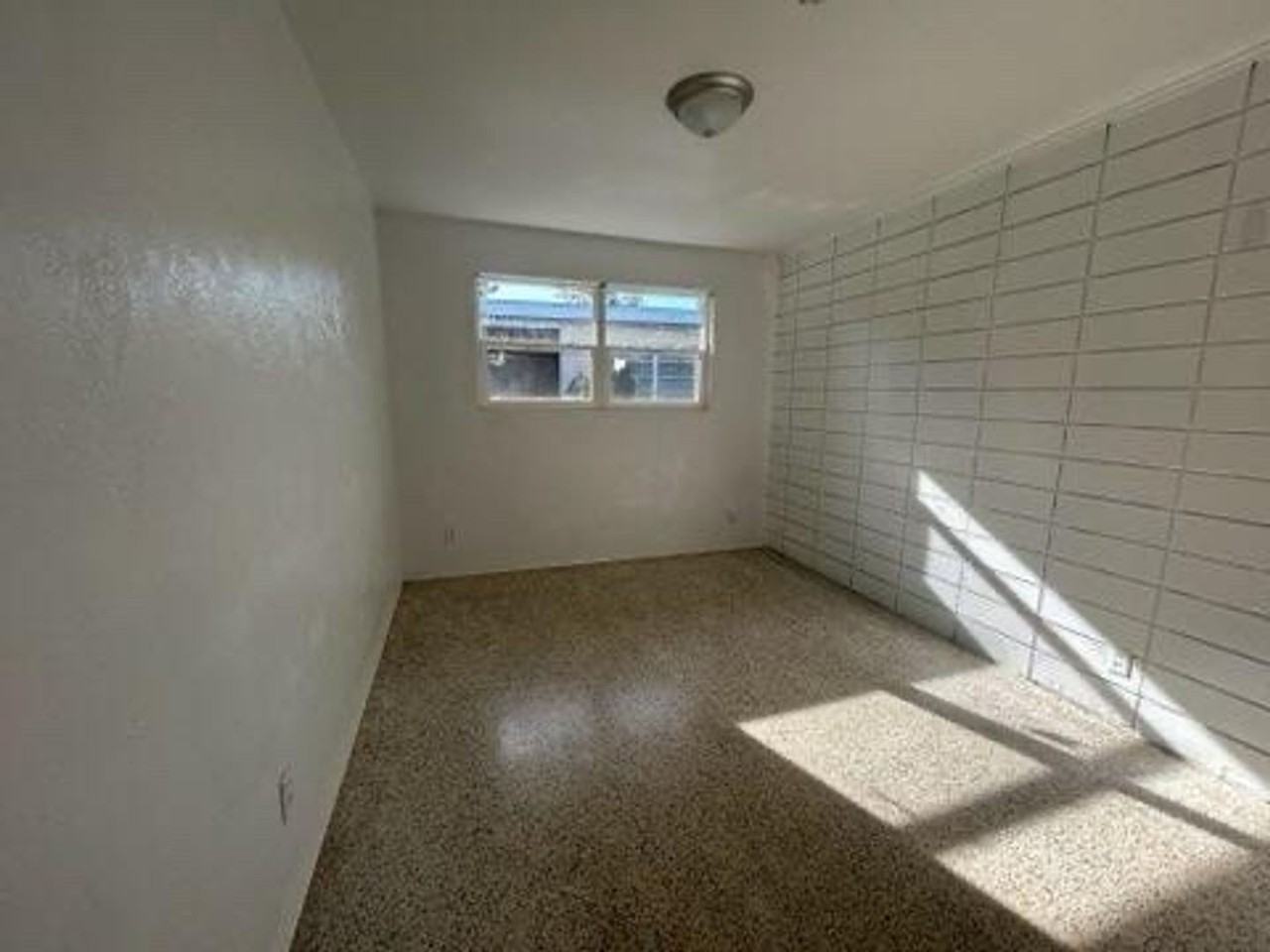 423 N Ridgewood Ave - Photo 4 of 16