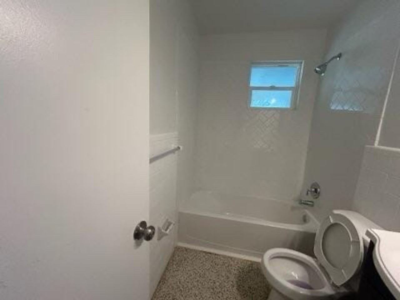 423 N Ridgewood Ave - Photo 5 of 16