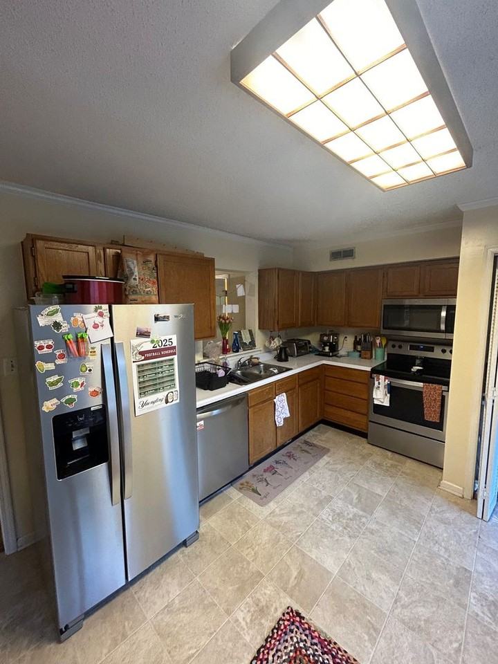 188 Williams Street #16 - Photo 4 of 10