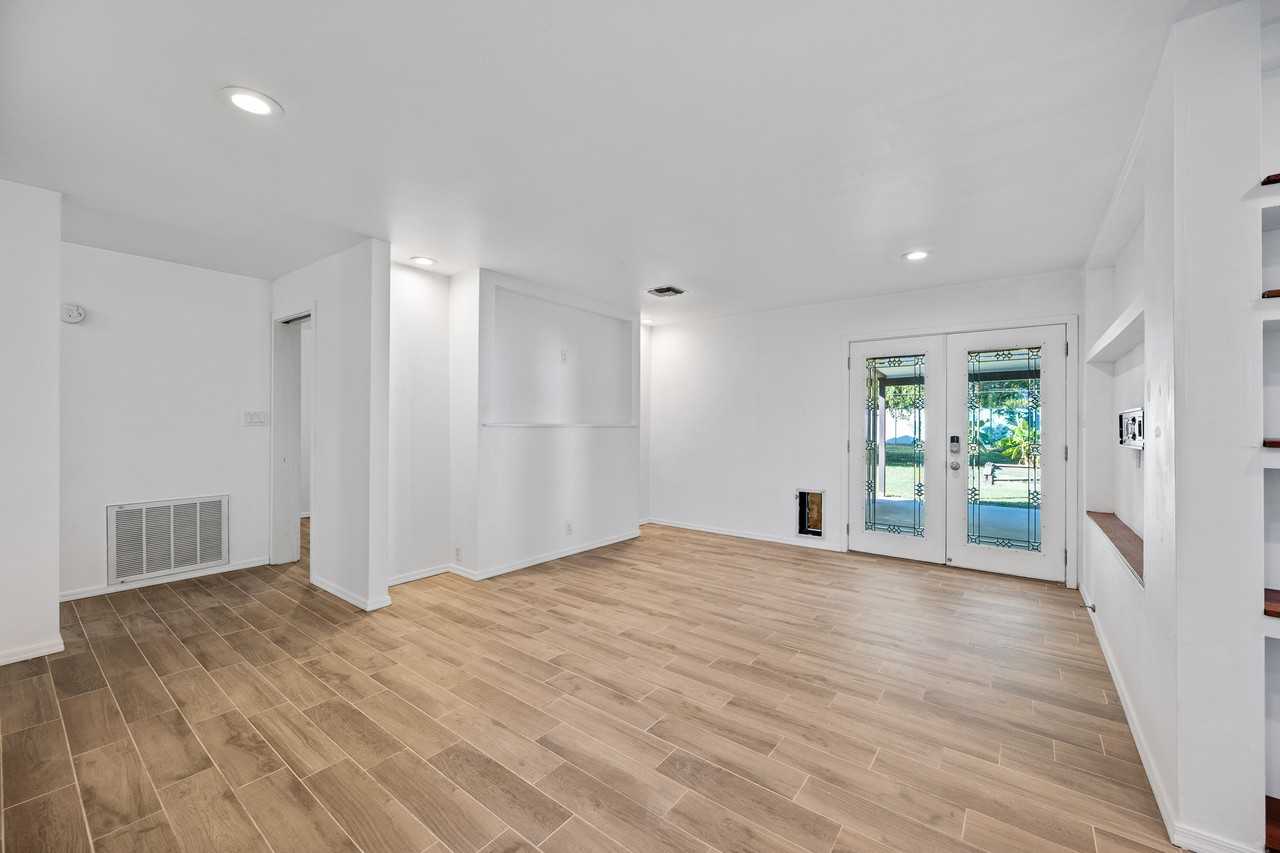 1014 East Orange Drive - Photo 4 of 20