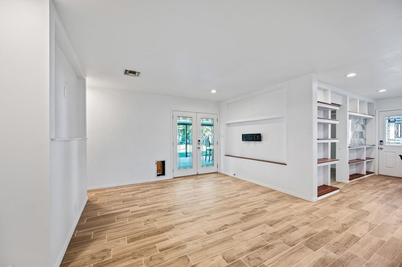 1014 East Orange Drive - Photo 5 of 20