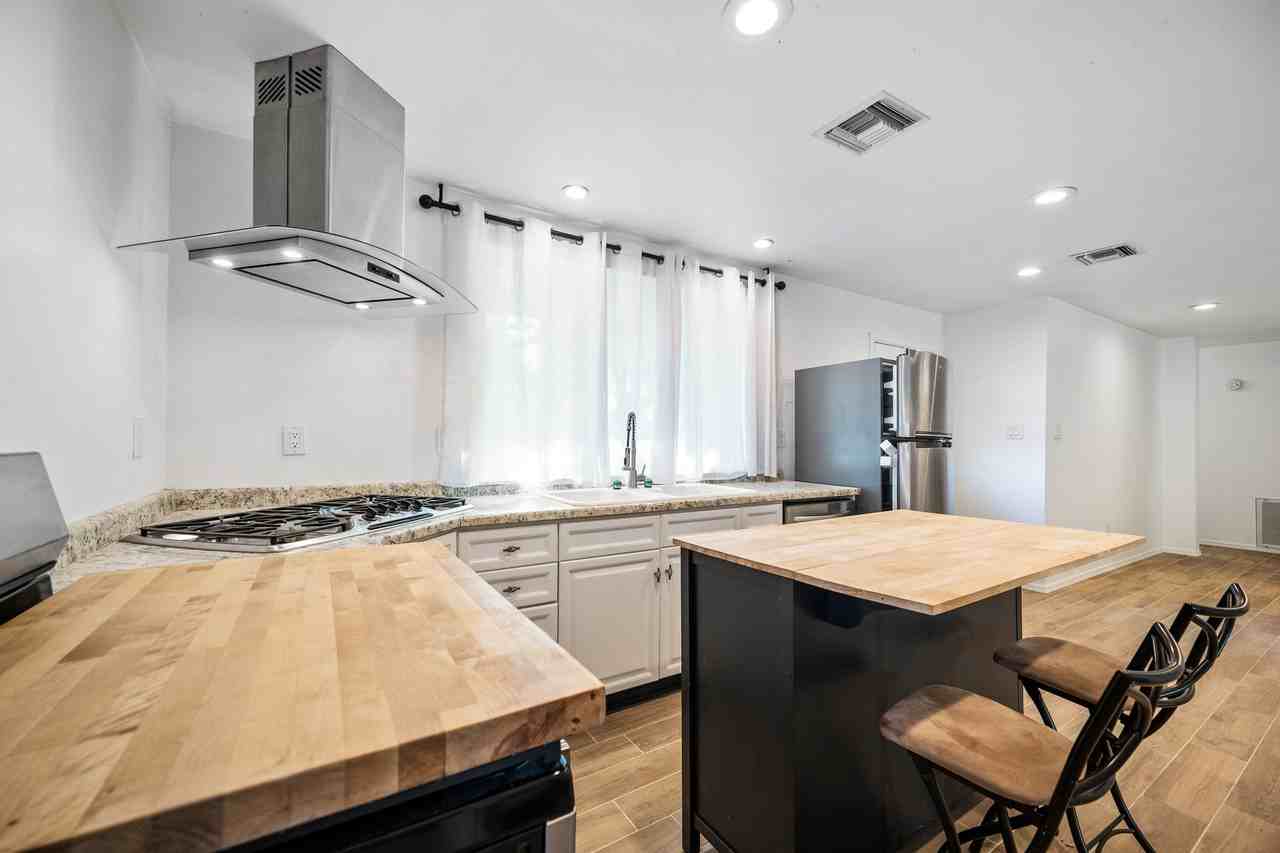 1014 East Orange Drive - Photo 7 of 20