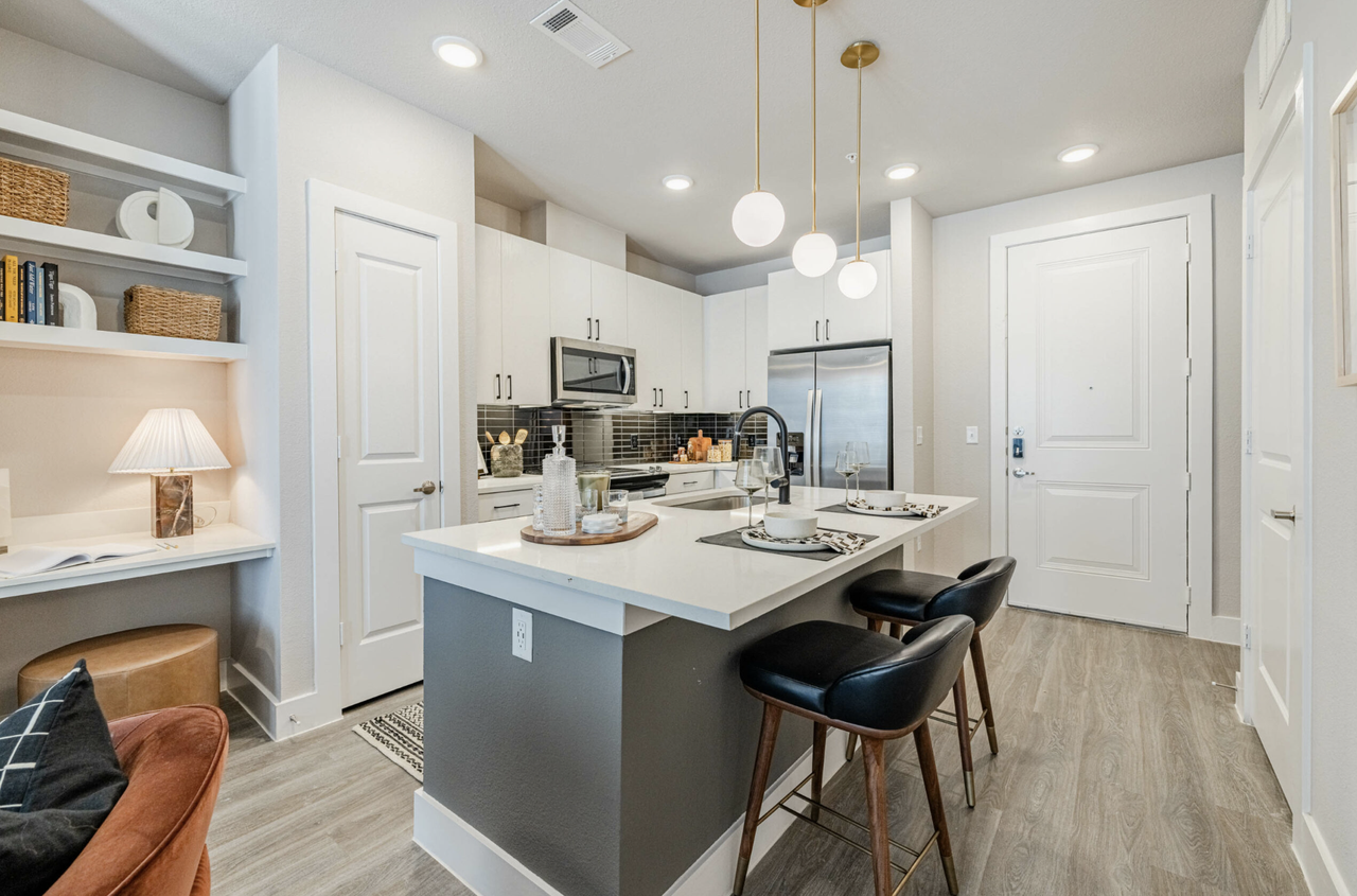 12330 North Interstate Highway 35 - Photo 2 of 21