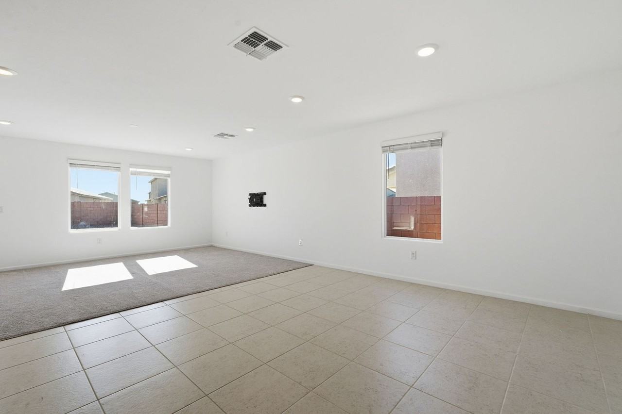 8394 S Clara Roberts Way - Photo 7 of 50