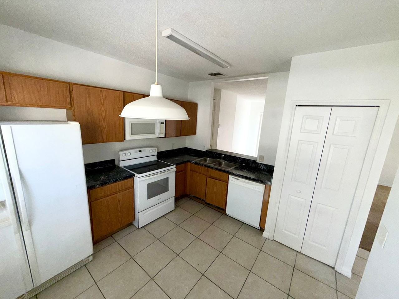 575 Kilimanjaro Dr - Photo 4 of 14