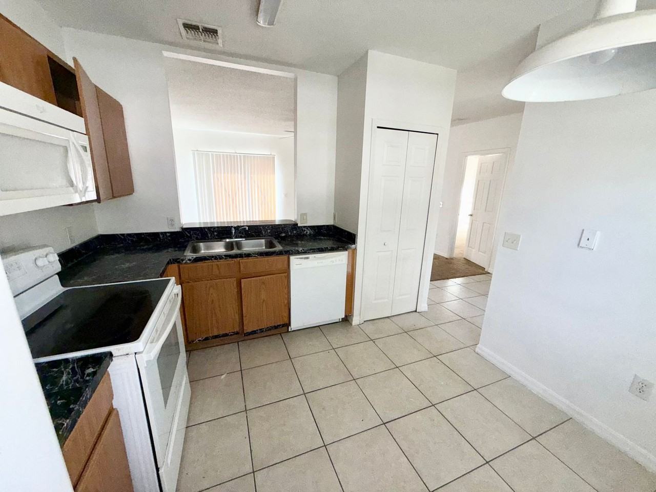 575 Kilimanjaro Dr - Photo 5 of 14