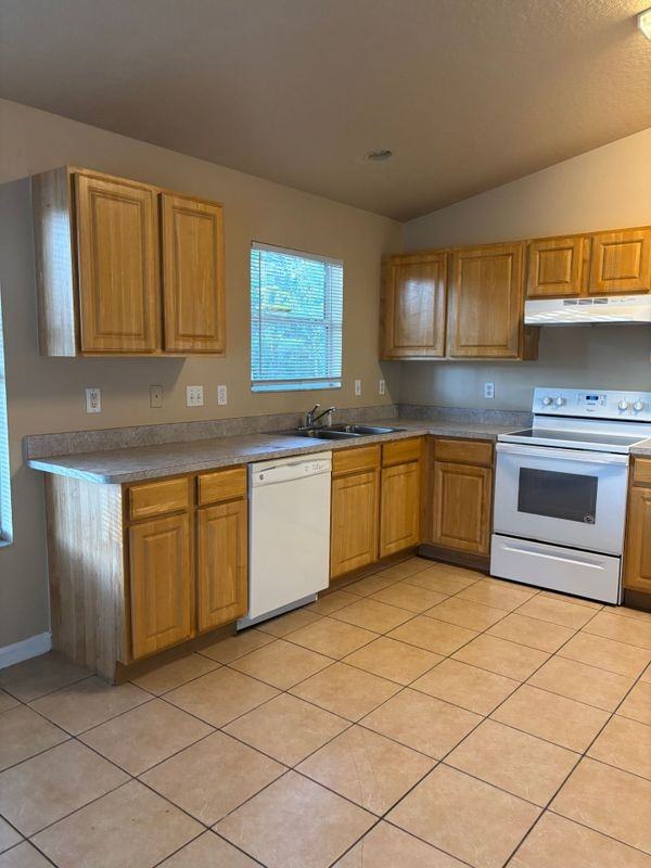 35 Brunswick Ln ##B - Photo 3 of 25