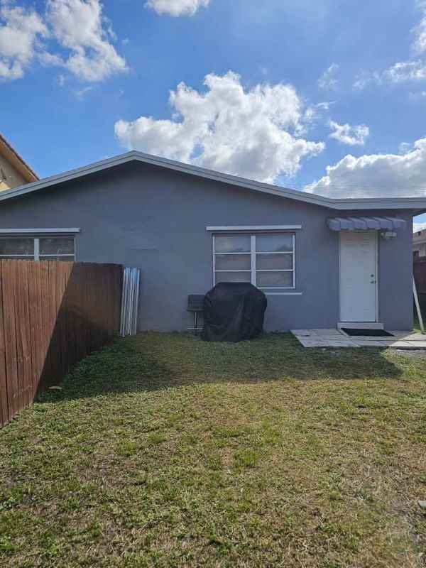 5841 Tyler St - Photo 5 of 13