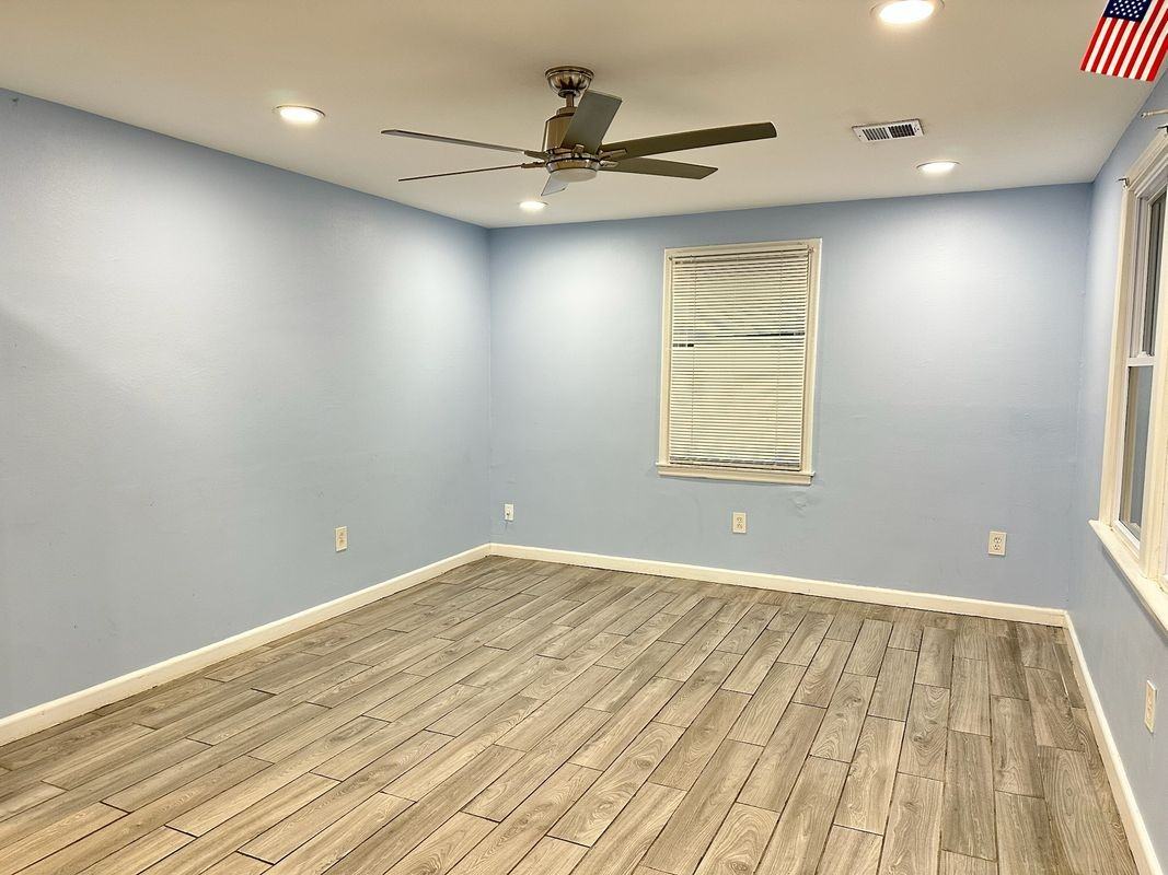 10420 Ware St - Photo 4 of 14