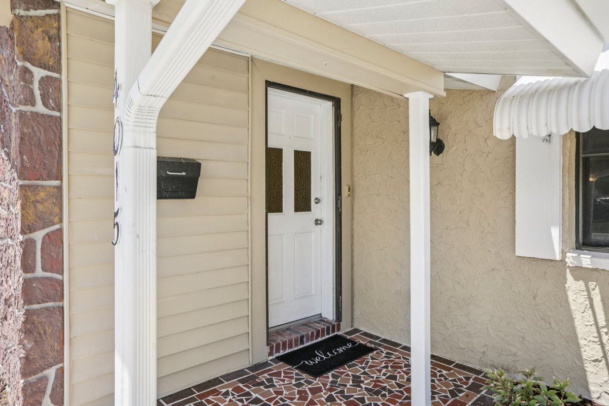 4015 Litchfield Dr - Photo 2 of 44