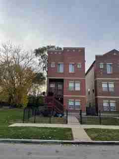 7908 S Parnell Ave - Photo 2 of 3