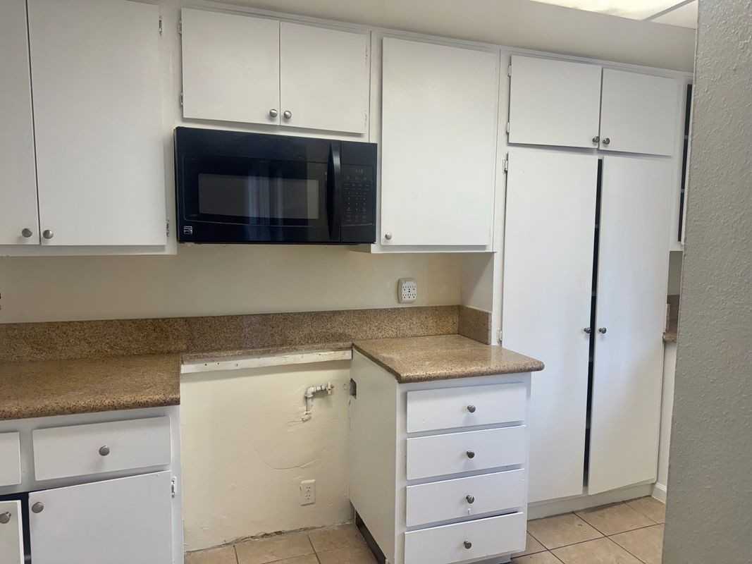 831 N San Antonio Ave - Photo 4 of 12