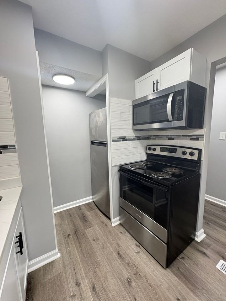 1232 W 73rd St #1232B - Photo 3 of 14