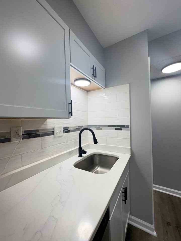 1232 W 73rd St #1232B - Photo 4 of 14