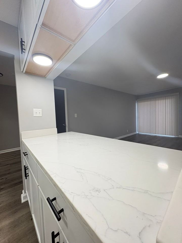 1232 W 73rd St #1232B - Photo 5 of 14