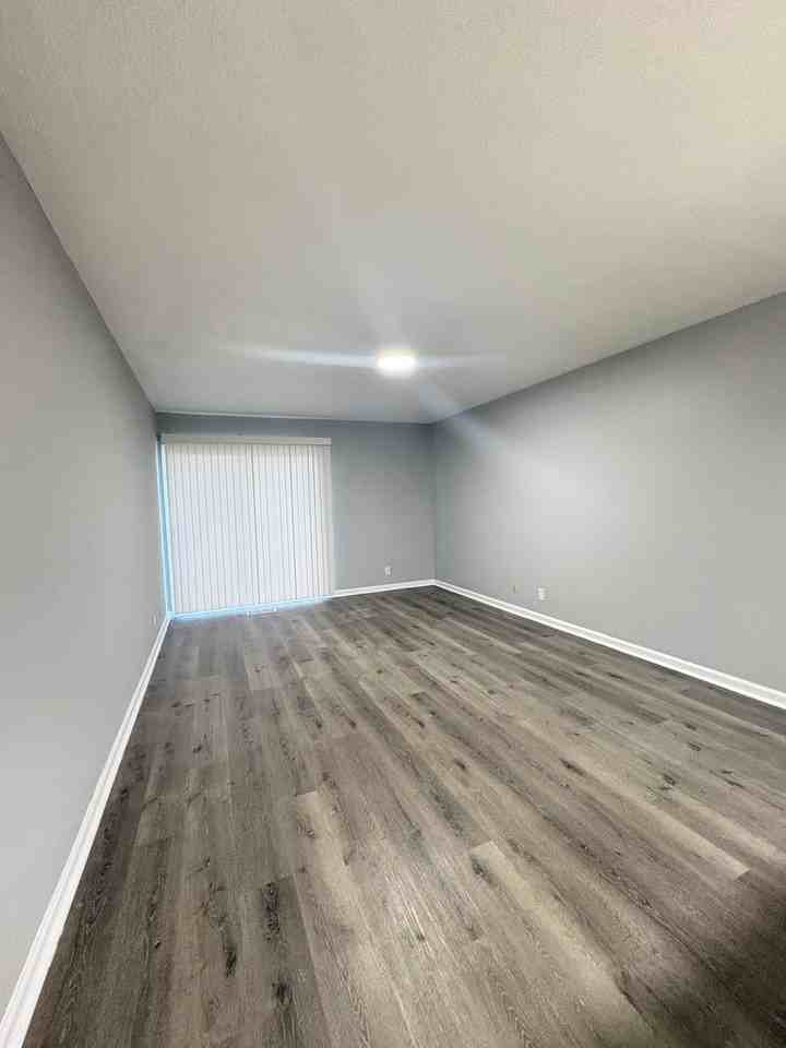 1232 W 73rd St #1232B - Photo 6 of 14