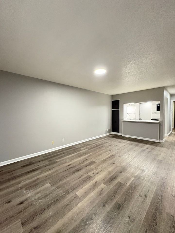 1232 W 73rd St #1232B - Photo 7 of 14