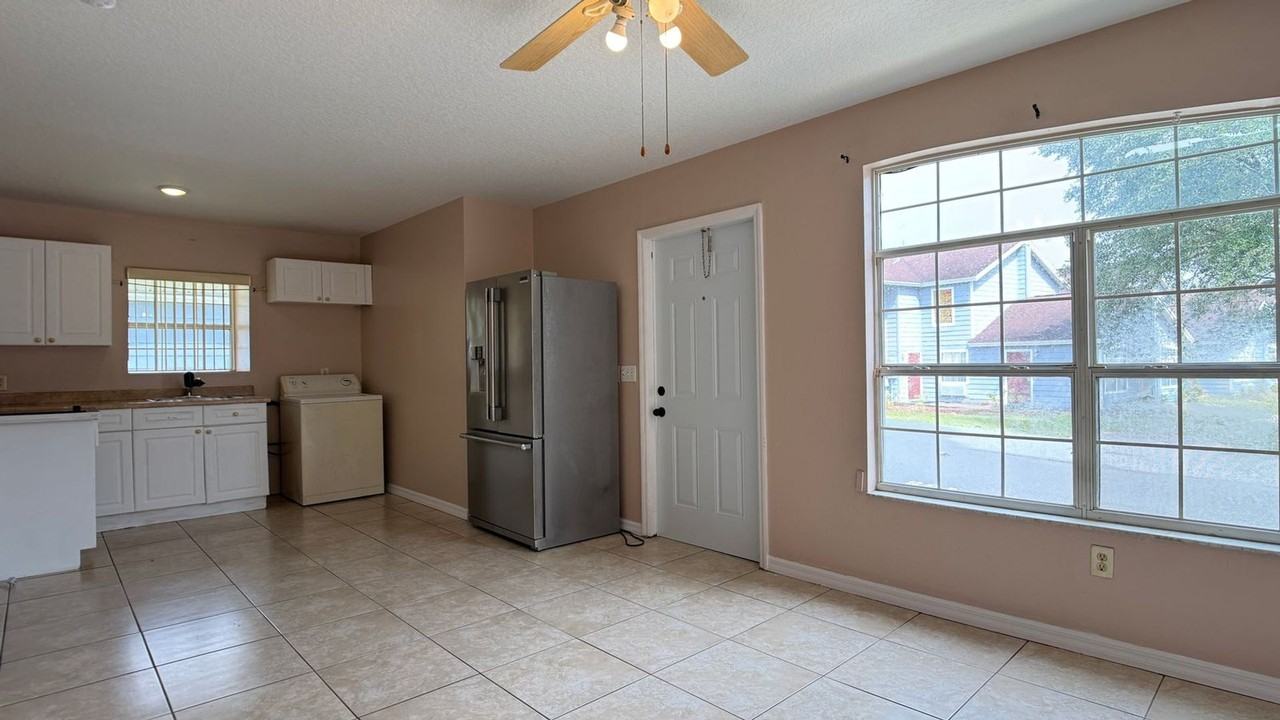 211 Caribbean Dr - Photo 3 of 42