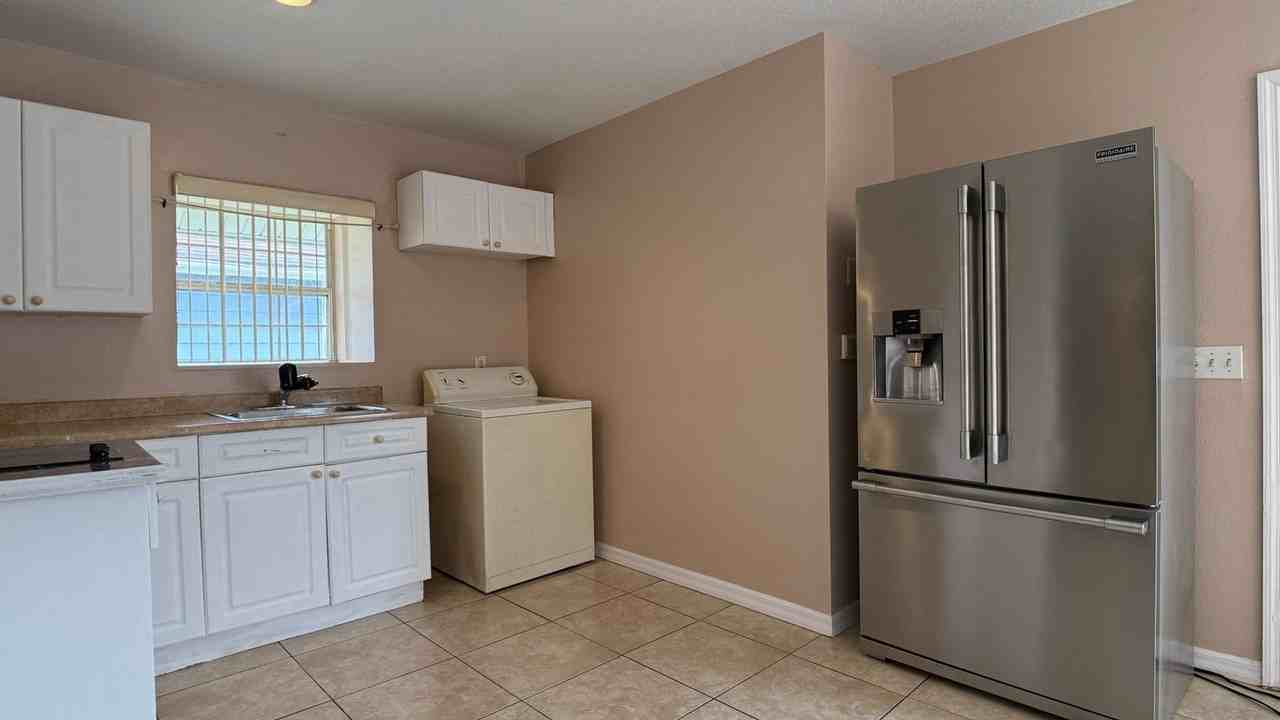 211 Caribbean Dr - Photo 4 of 42