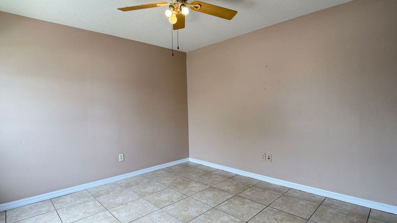 211 Caribbean Dr - Photo 5 of 42