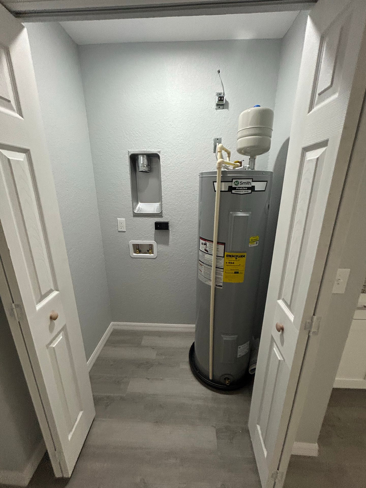 895 S 7th Ave - Photo 3 of 6