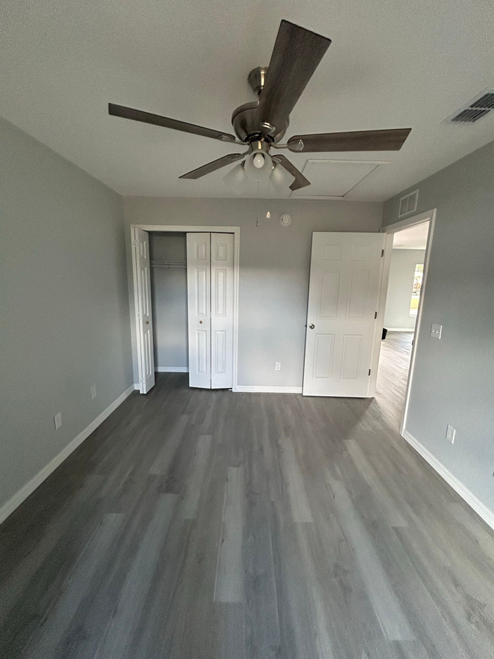 895 S 7th Ave - Photo 4 of 6