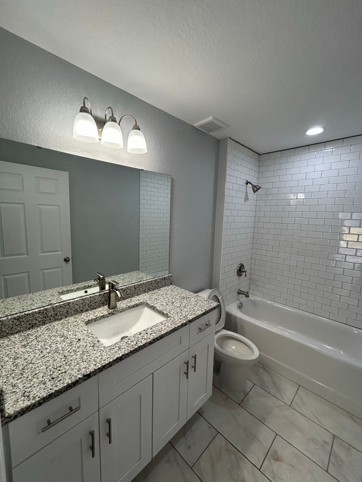 895 S 7th Ave - Photo 5 of 6