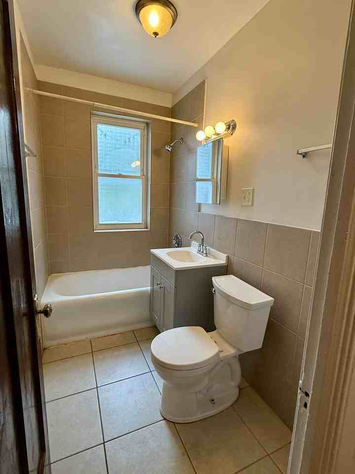 212 E 71st St #3 - Photo 4 of 8