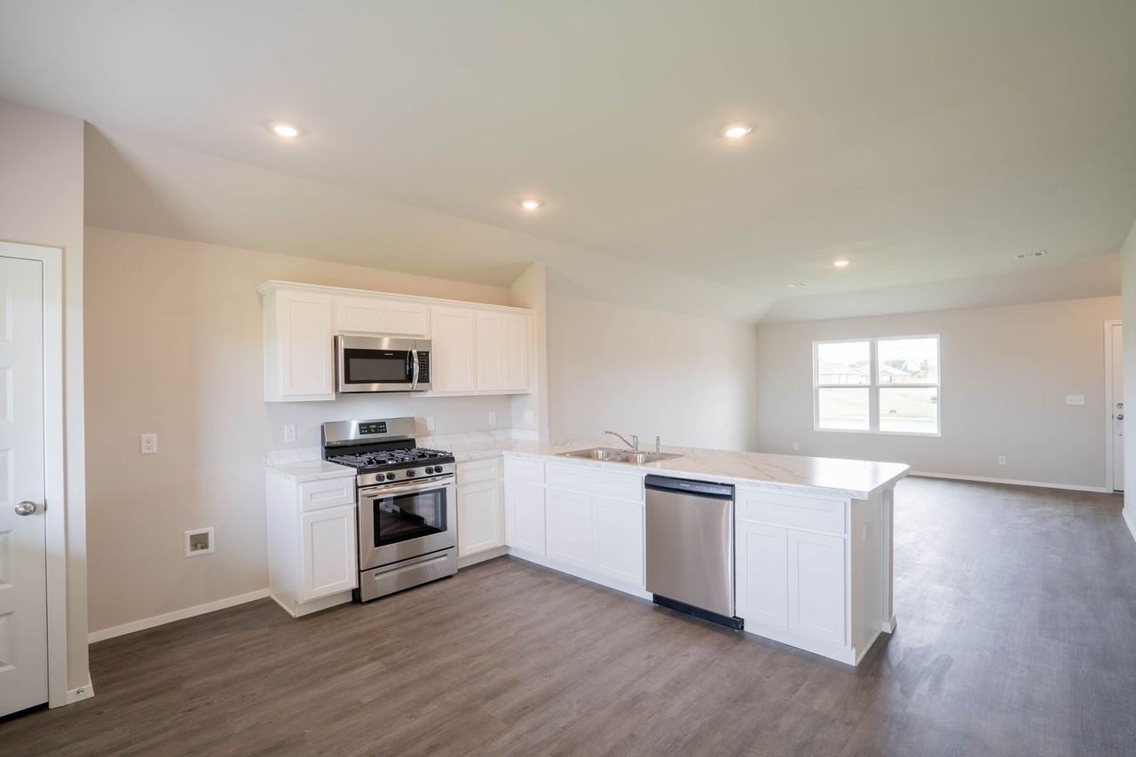 16220 S 87th East Ave - Photo 4 of 15