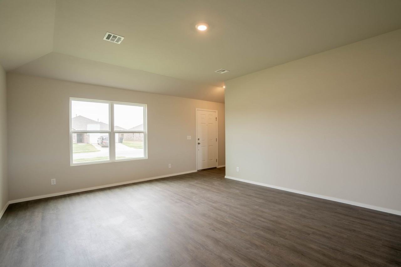 16220 S 87th East Ave - Photo 7 of 15