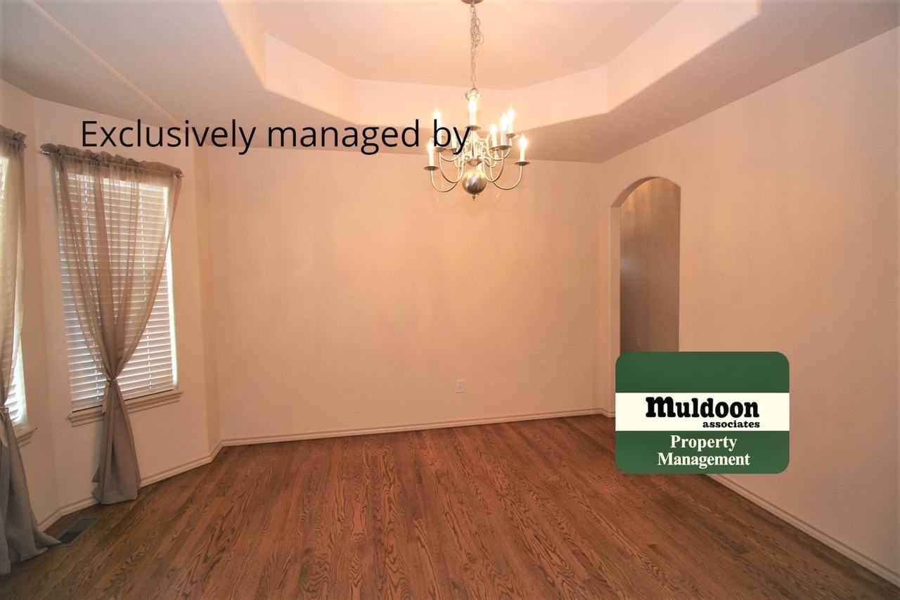 5637 Cross Creek Dr - Photo 3 of 14