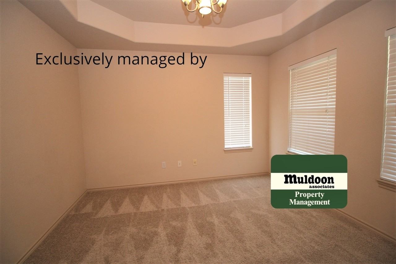 5637 Cross Creek Dr - Photo 2 of 14