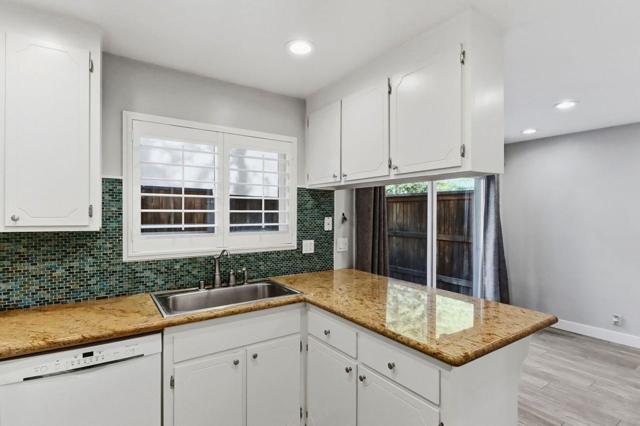 412 Alvarado Ave - Photo 2 of 44