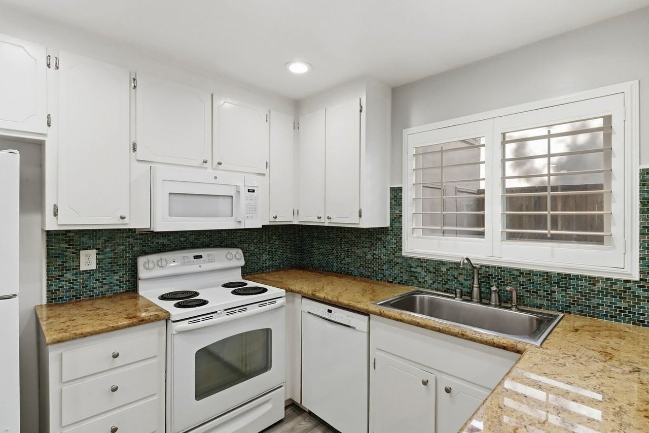 412 Alvarado Ave - Photo 6 of 44