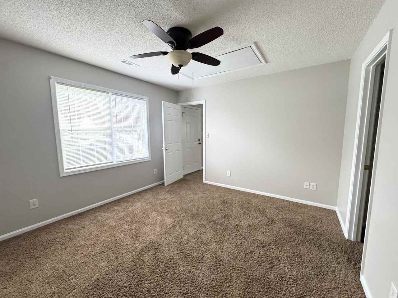 203 Oakwood Lane - Photo 2 of 11