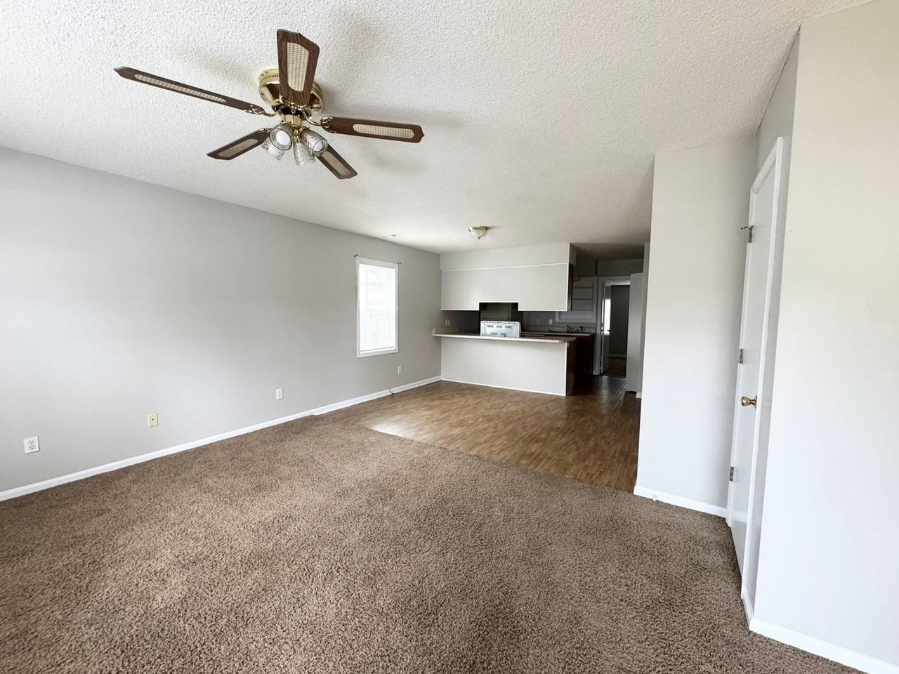 203 Oakwood Lane - Photo 3 of 11