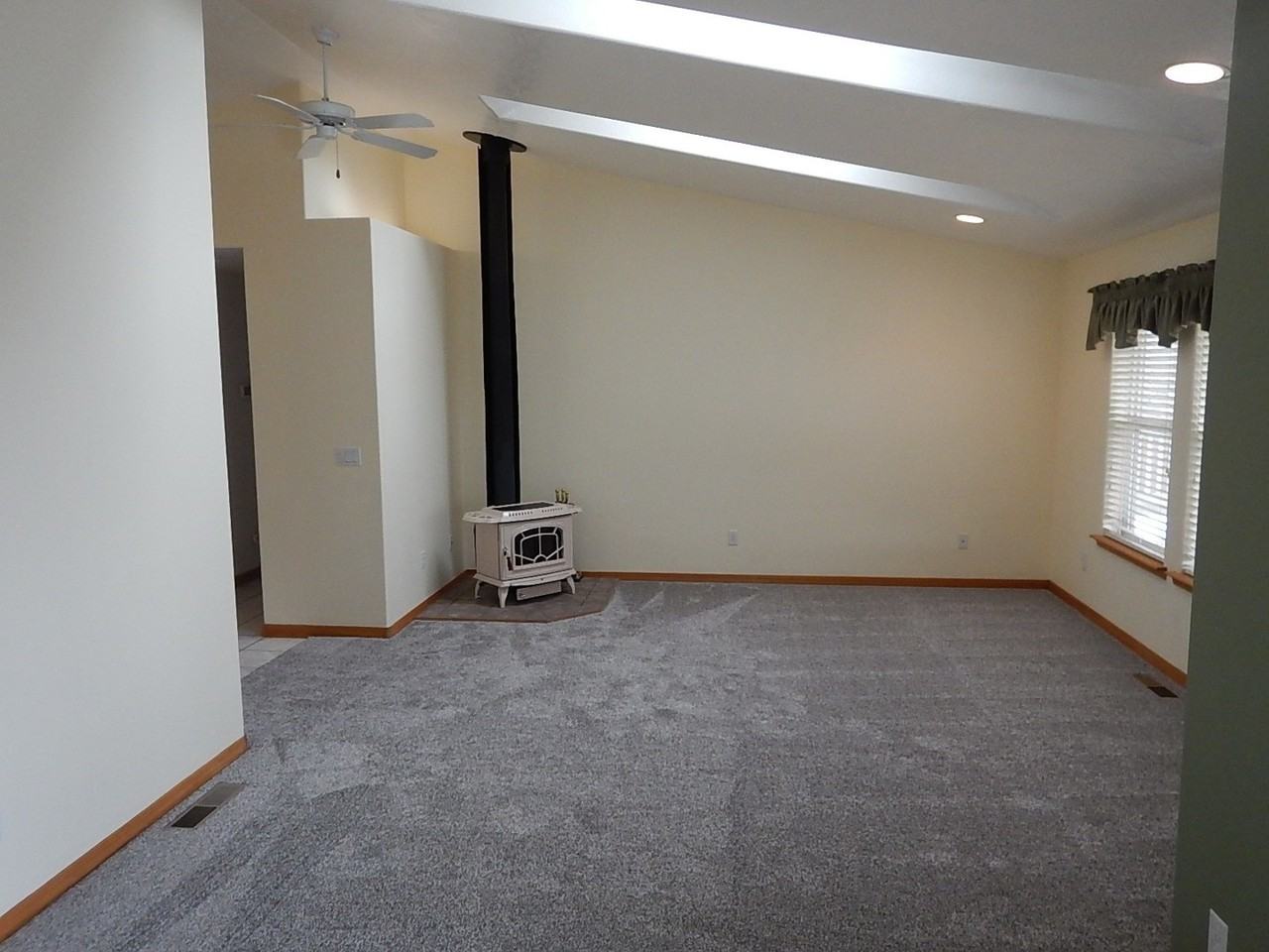 2598 Northeast Yellow Pine Road - Photo 3 of 16