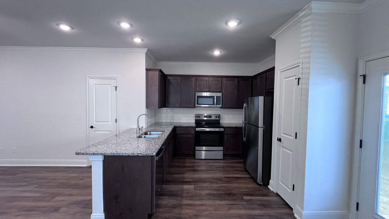 10319 Sandlewood Cove #101 - Photo 3 of 17