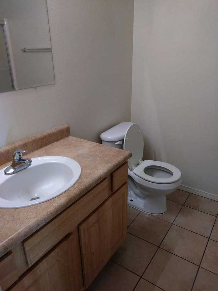 975 E Park Ave - Photo 3 of 8