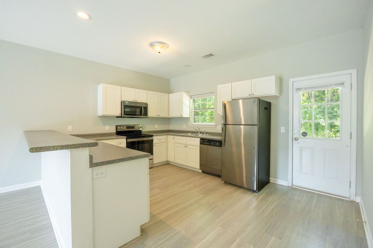 111 Bonielane Dr - Photo 3 of 11