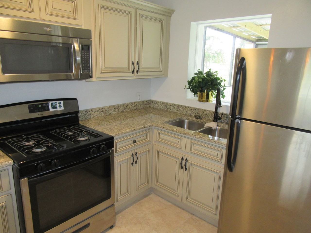 409 S Palo Alto Ave - Photo 7 of 29