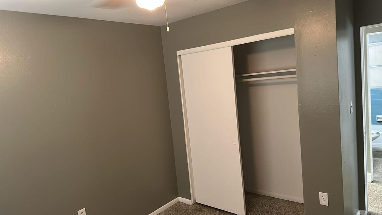 1911 24th St - Photo 5 of 11