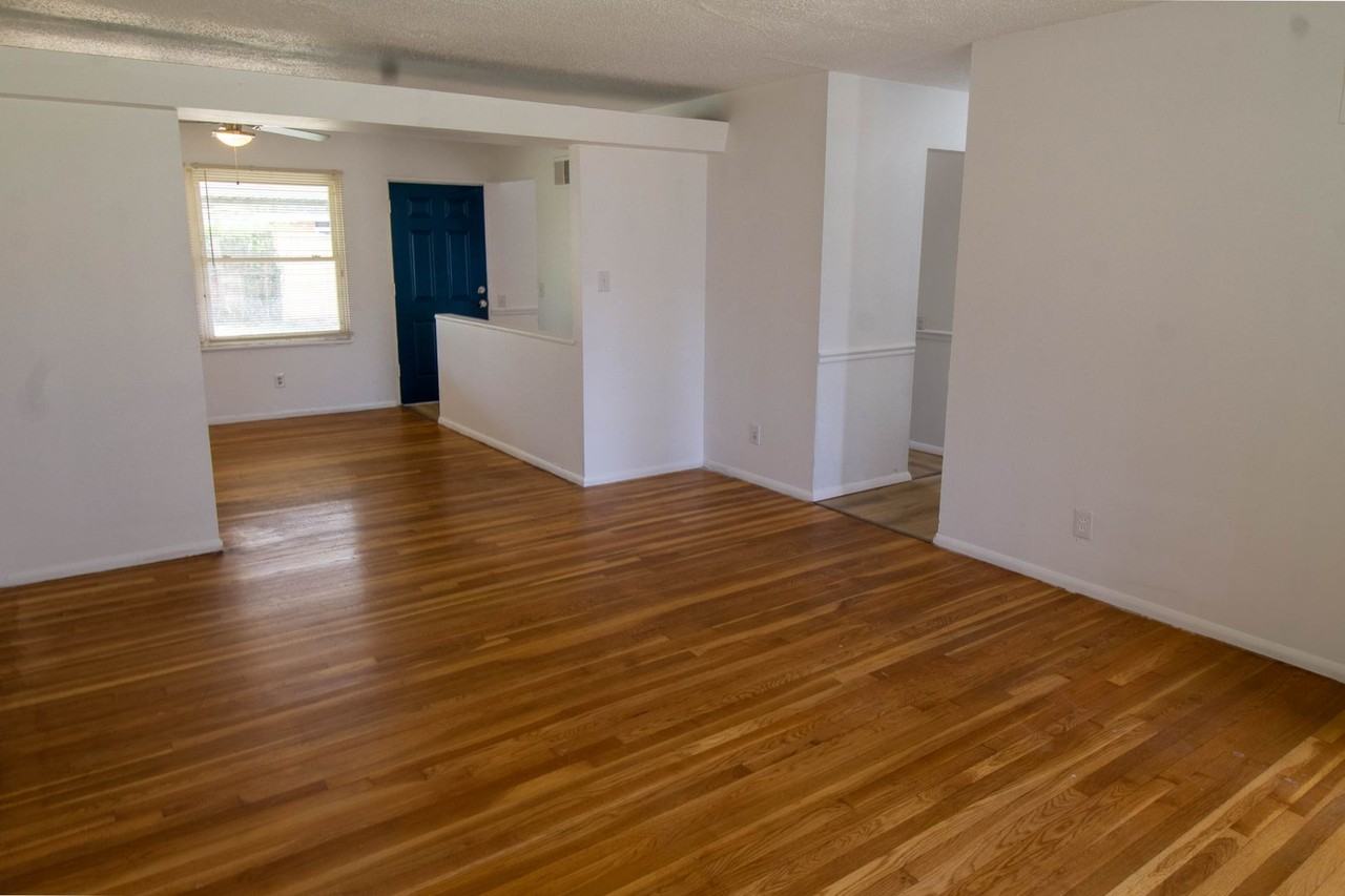 10606 Kilbourn Dr - Photo 2 of 13