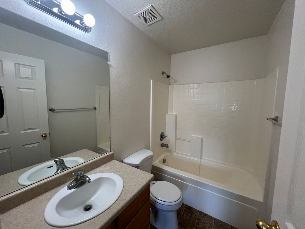 481 W 1950 N - Photo 7 of 14