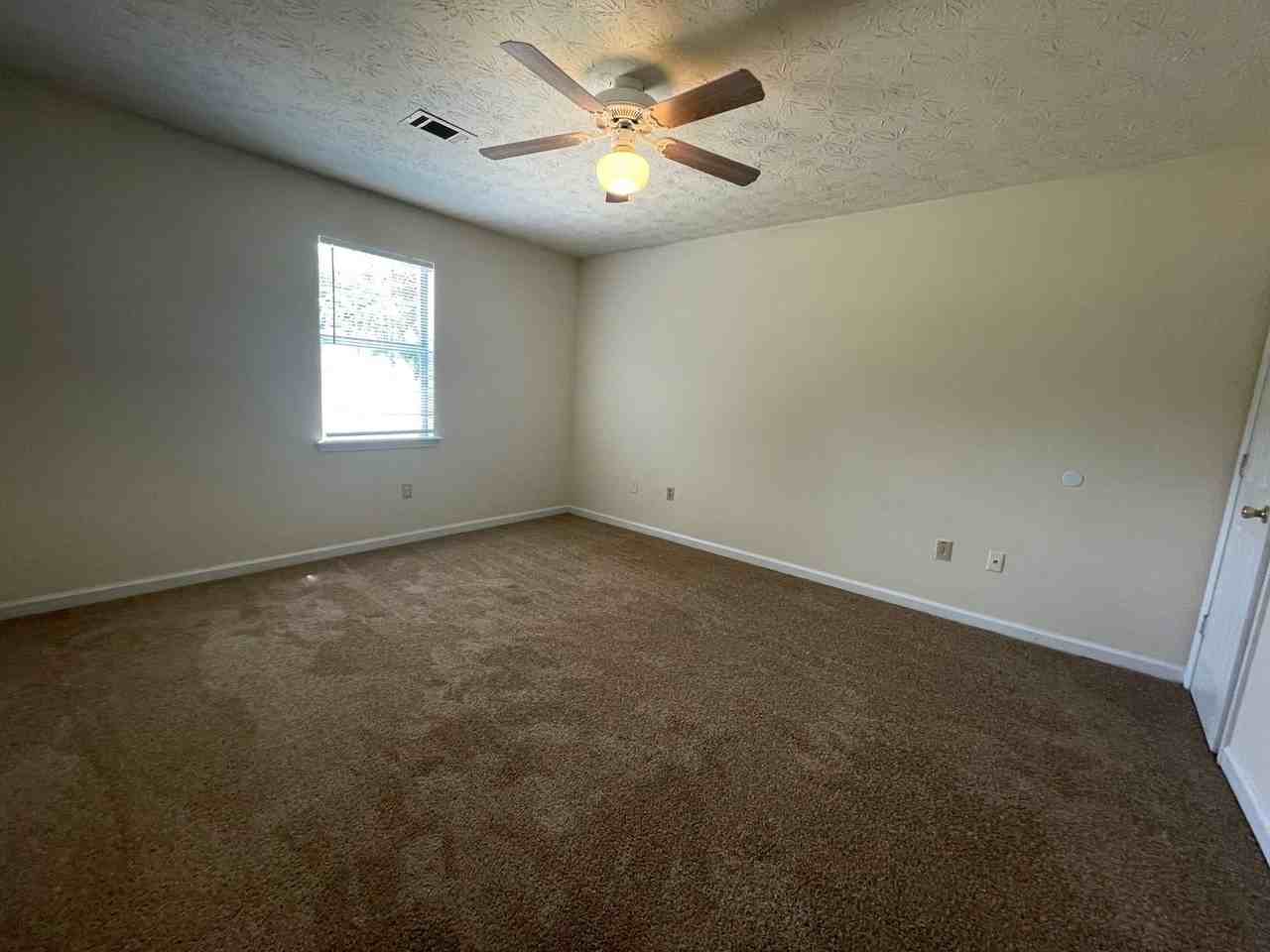 134 Hunters Run Rd - Photo 5 of 15