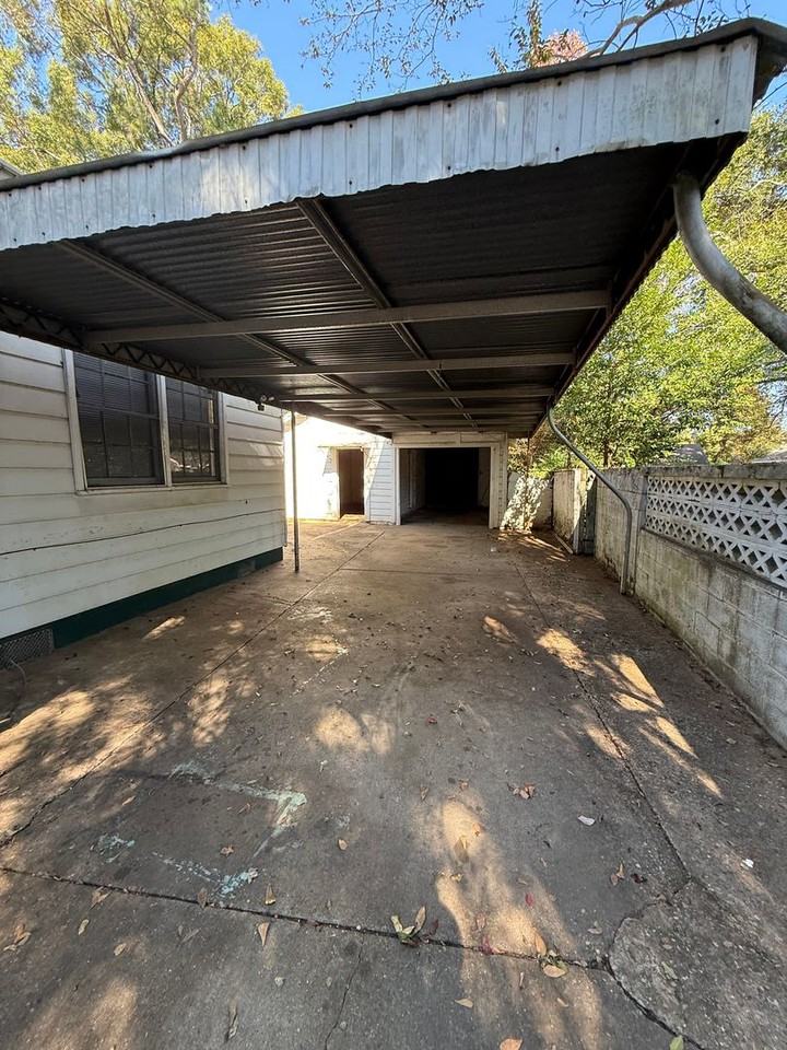 2335 Glendale Ave - Photo 4 of 12