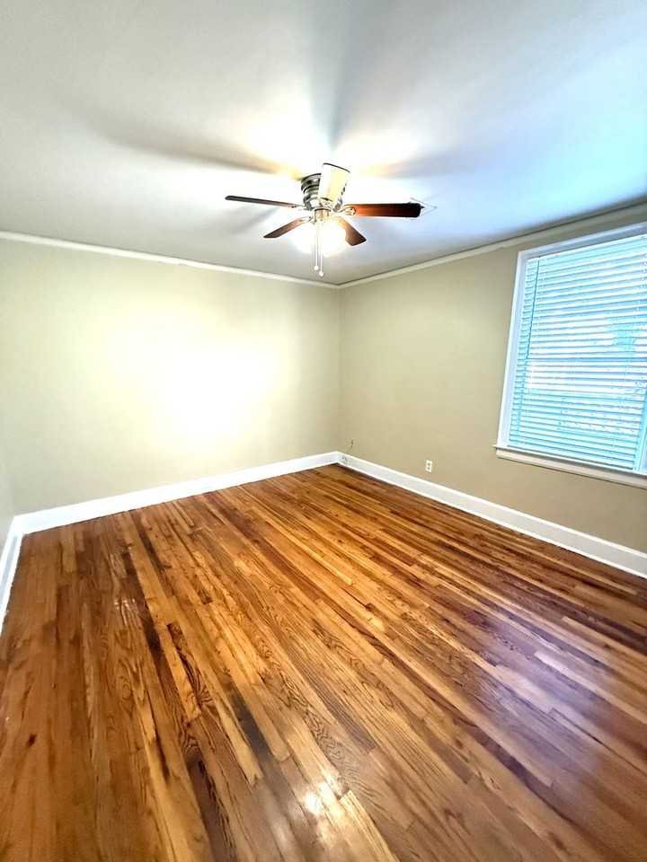 2335 Glendale Ave - Photo 7 of 12