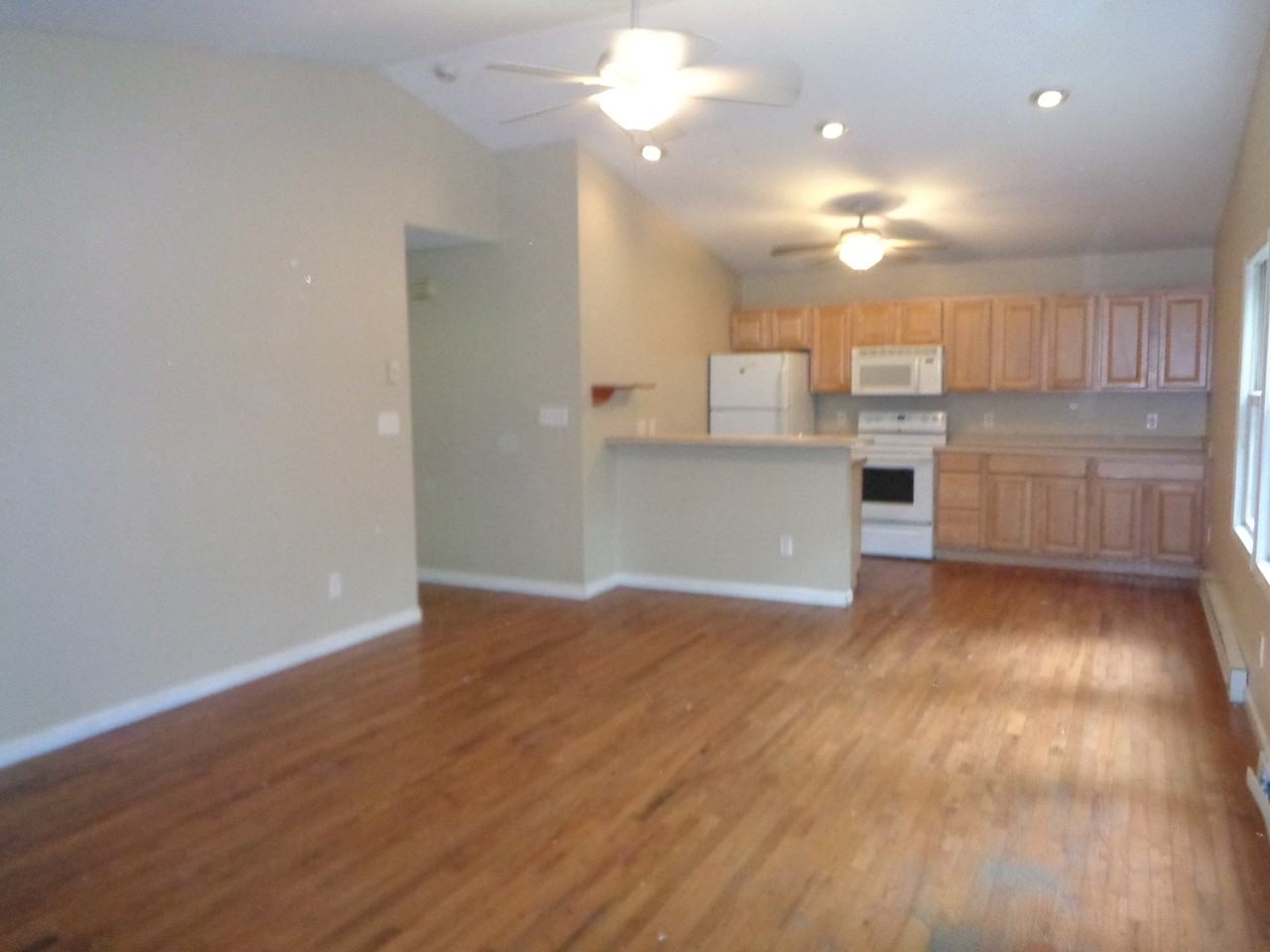 134 Hemlock Dr - Photo 3 of 14